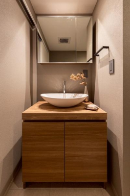 ʑEʏ@zedl̐ʑBJtFEbhŏ_炩͋CɁB
OʋgȂǂ̃mCYȂfUC̗pB