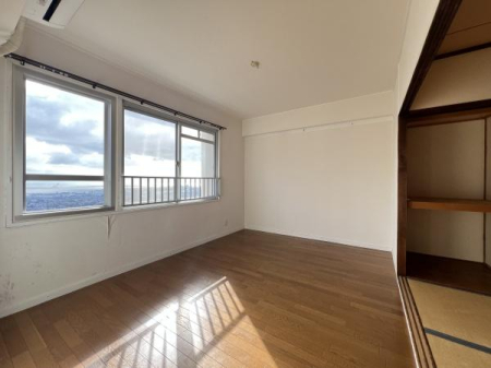 ���r���O�@��ʂ̑����Ɉʒu�����_�C�j���O�X�y�[�X�́A�������肪�ǂ��S�n�悢��ԂɁB