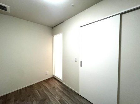 �m���@-